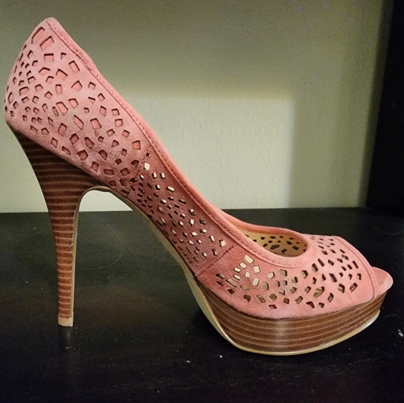 Enzo Angiolini Sully Pink Suede Laser Cut Peep-toe Pumps - Picture 2 of 9